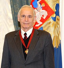Василий Лановой награждён орденом «За заслуги перед Отечеством» III степени (2009 год)