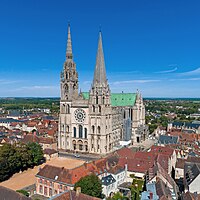 Chartres Notre-Dame DJI 0377q.jpg