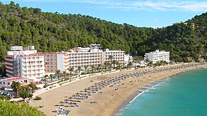 Cala de San Vicente, en San Juan Bautista (Baleares, España).jpg