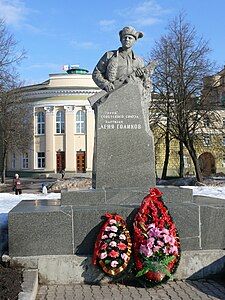 Памятник Лёне Голикову в Новгороде