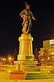 Памятник Н. Резанову ночью