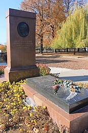 Могила Мичурина на территории Мичуринского государственного аграрного университета