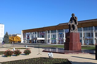 Памятник Кайсыну Кулиеву