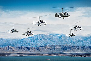 Группа из современных автожиров (AutoGyro MTOsport) в полёте над Курдистаном. 2016 год