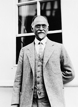 Prof. Irving Fisher of Yale - photo. by Bain News Service, New York. LCCN90711701 (cropped).jpg