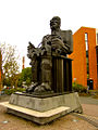 Статуя Майклу Фарадею в Бирмингеме, Великобритания.