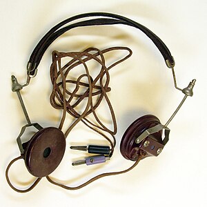 Headphone 1920th hg.jpg