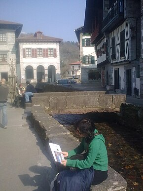 Eskol Ttiki etxea eta Onin erreka (Lesaka)..jpg