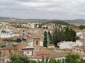 Macastre. Iglesia de la Transfiguración del Salvador. Desde el Castillo.jpg