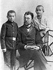 Пётр Васильевич Катаев с сыновьями Валентином (слева) и Евгением. Одесса, 1910