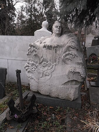 Могила Вишневского на Новодевичьем кладбище Москвы