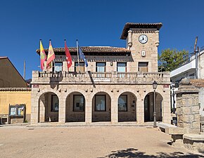Casa consistorial de Cabanillas de la Sierra.jpg