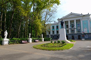 Palace of Culture Rossia (Glazov)-5.jpg