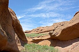 Красные камни в Сороичинском районе.jpg