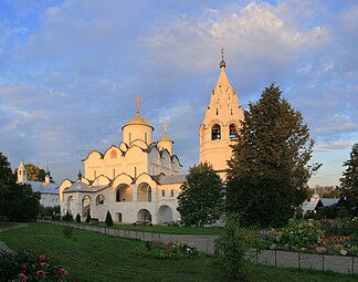 Покровский собор с территории монастыря