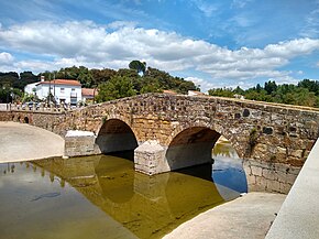 Puente romano (San Nicolás del Puerto).jpg