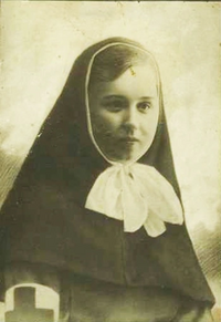 Римма Иванова в одеянии сестры милосердия Русской императорской армии