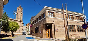 Almunia de San Juan - Ayuntamiento e Iglesia de San Pedro Apostol.jpg