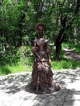 Памятник Мэри в парке