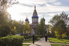 Собор Рождества Пресвятой Богородицы (вид сбоку)