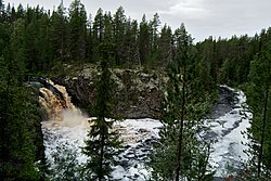 Вид на водопад Ареньгский. Нижнее течение Ареньги летом 2011 года.