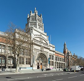 Victoria & Albert Museum Entrance, London, UK - Diliff.jpg