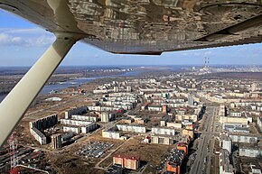 Вид на Кириши с самолёта. На заднем плане — Киришская ГРЭС