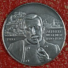 Монета с изображением Альфреда Вегенера (спереди)