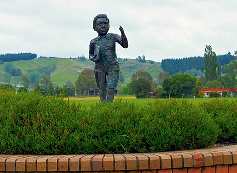 Скульптура Резерфорда в детстве, Новая Зеландия