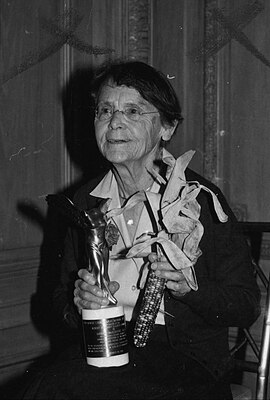 Мак-Клинток в своей лаборатории, 1947 г.