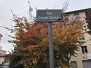 Мемориальная доска на улице Клода Бернара в Вильфранше