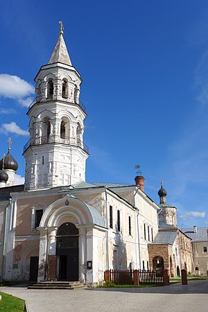 Церковь Введения во Храм Пресвятой Богородицы с колокольней: улица Старицкая, 7, Торжок, Тверская область