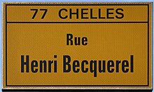 Мемориальная доска на улице Анри Беккереля — Шель