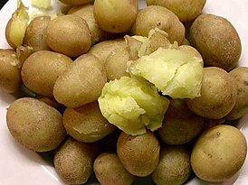 Картофель в мундире, приготовленный варкой
