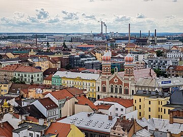 Вид с церковной башни в Пльзене, Чехия, в сентябре 2023 года