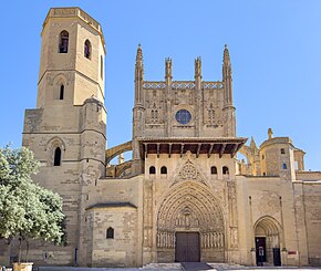 Exterior of cathedral of Huesca 02.jpg