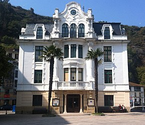 Casa conceyu de Valdés (L.luarca).JPG