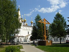 Феодоровский монастырь и Поклонный Крест.JPG