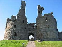 DunstanburghCastle(ChrisMcLean)Aug2005.jpg