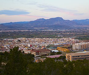 El barrio "La Nía" visto desde el vértice geodésico de la "Mesa de Piedra"..jpg