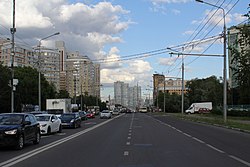 улица Покрышкина. Вид в сторону станции метро Юго-Западная. 2015 год