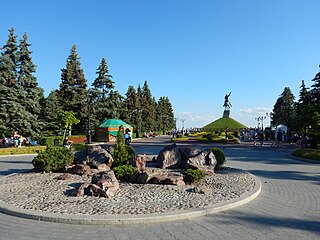 Аллея к памятнику Салавату Юлаеву