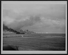 Судно испускает дым в бою у Самары, 1944 г.