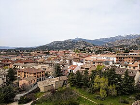 Vista de Manzanares el Real desde el castillo 01.jpg